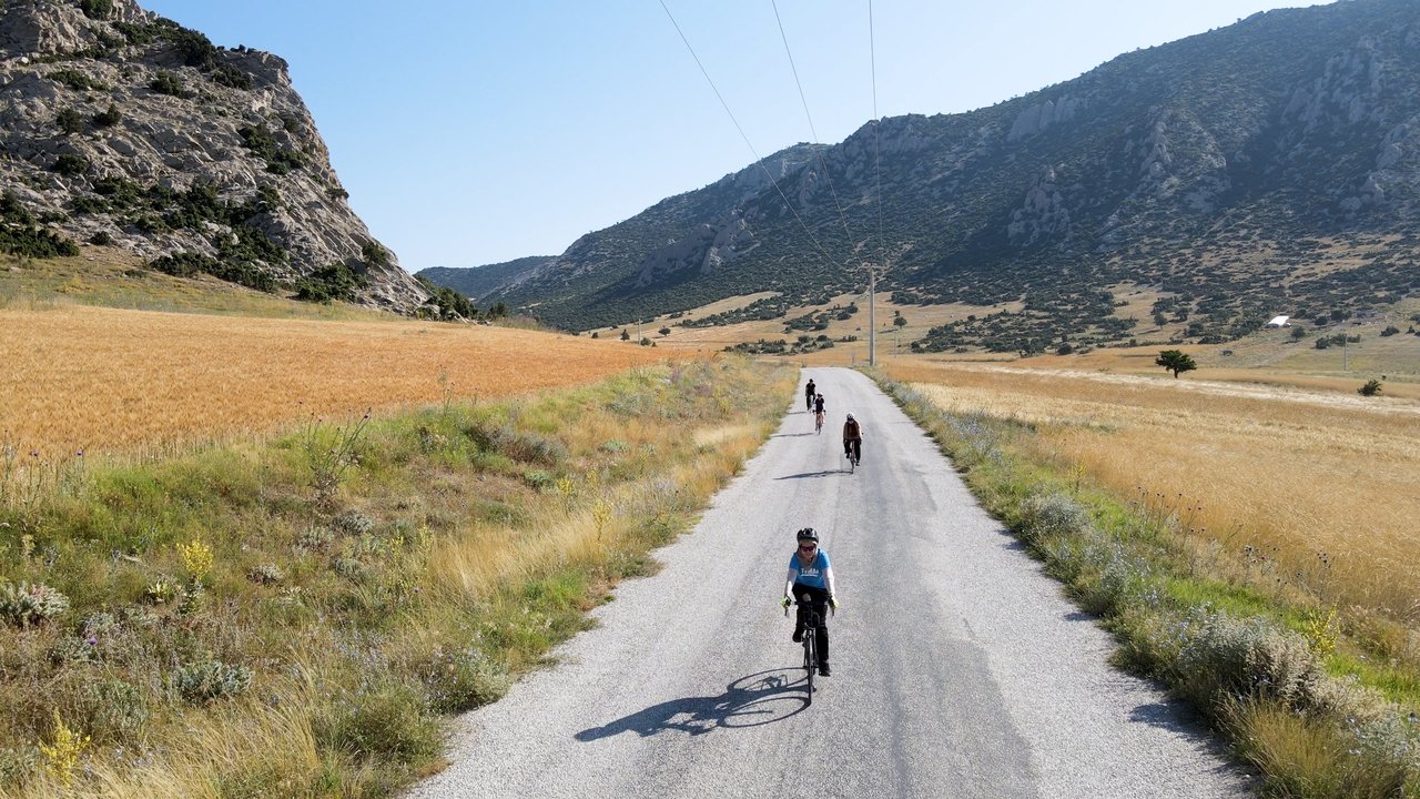 Pedaling in Disappearing Waters Movie Screenshot 5