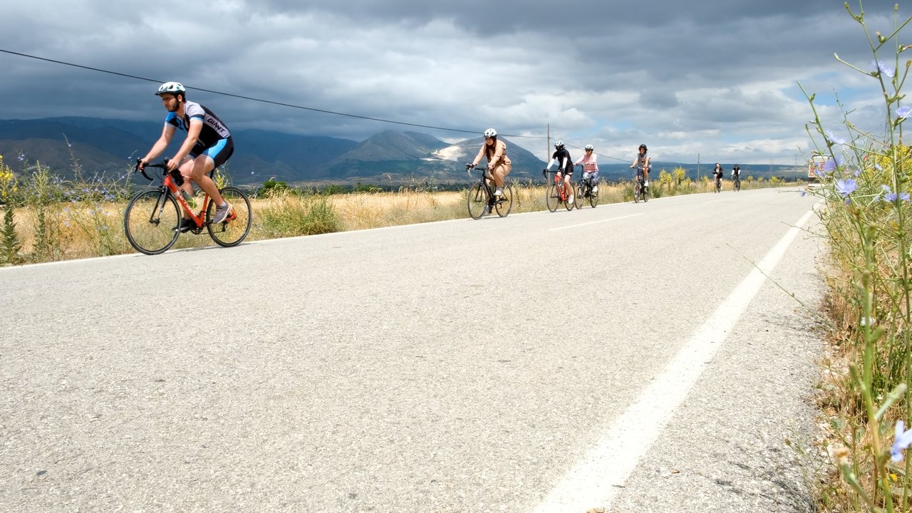 Pedaling in Disappearing Waters Movie Screenshot 1