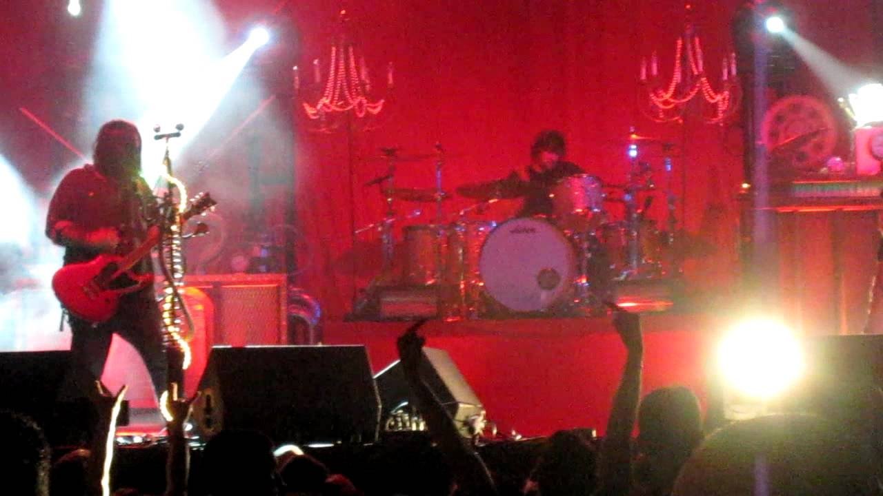 Seether: Tripple Threat Live Movie Screenshot 1